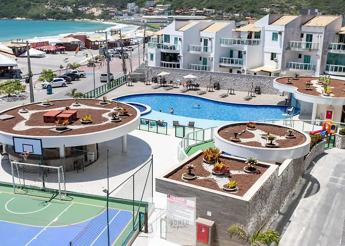 Pé na areia, espaço kids e 450 mb wifi em